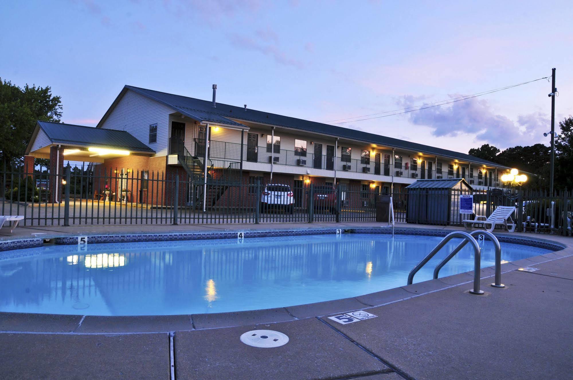 Regency Inn Eureka Springs Exterior photo