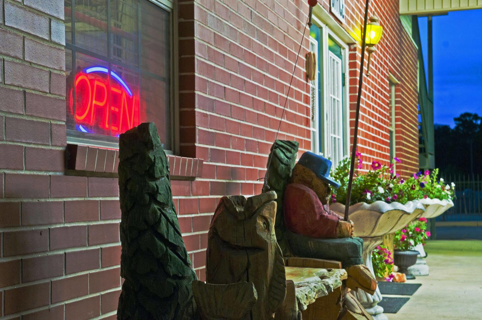 Regency Inn Eureka Springs Exterior photo